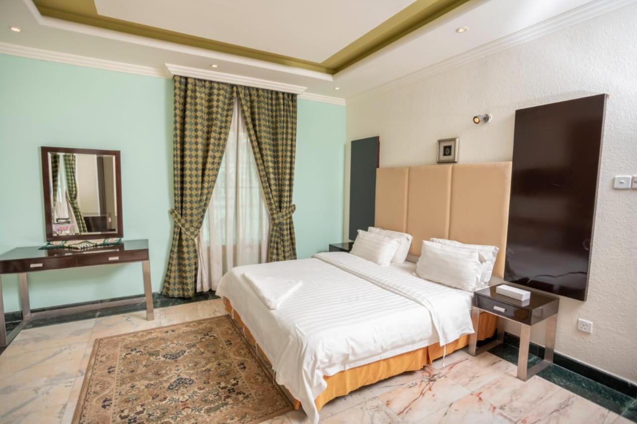 Aparthotel Delmon 3*
